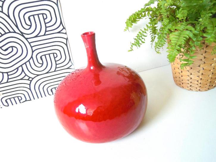 Design vaas in marsrode keramiek (Rasteli), Antiek en Kunst, Kunst | Designobjecten, Ophalen of Verzenden