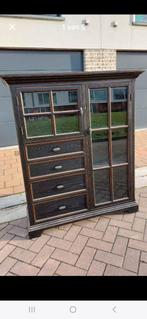Grote houten kast, Ophalen