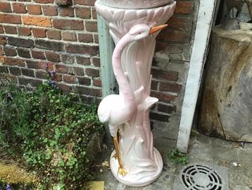 Bloempot op paal beschikbaar voor biedingen