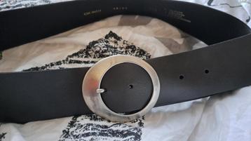 ceinture courbe pour hanches en cuir femme beschikbaar voor biedingen