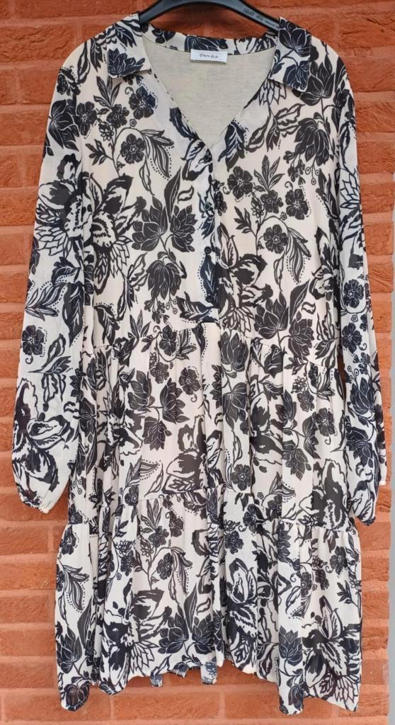 Mooie wit zwarte jurk Paprika 48, Kleding | Dames, Grote Maten, Zo goed als nieuw, Jurk, Overige kleuren, Ophalen of Verzenden