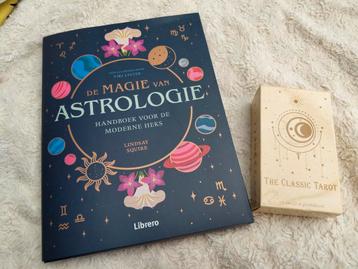Tarot cards en astrologie boek beschikbaar voor biedingen