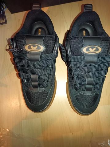 Bihrod x Sneakmart 42 schoenen beschikbaar voor biedingen