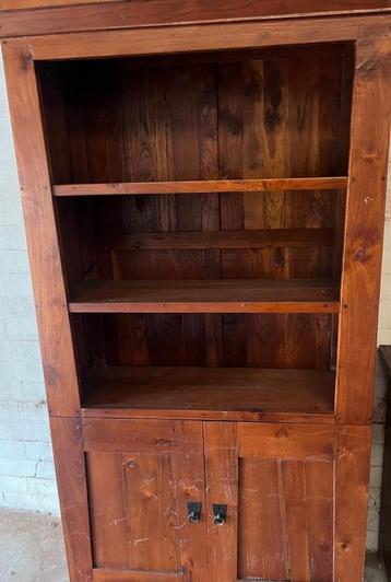 Boekenkast beschikbaar voor biedingen