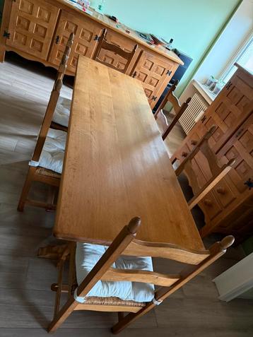 Table salle a manger + 6 chaises  beschikbaar voor biedingen