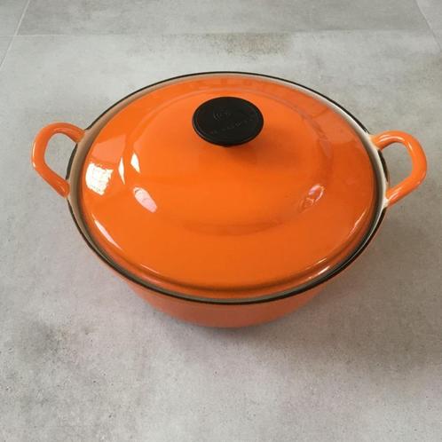 Le Creuset kookpot met deksel dia 26cm - retro oranje, Huis en Inrichting, Keuken | Potten en Pannen, Gebruikt, Koekenpan of Braadpan