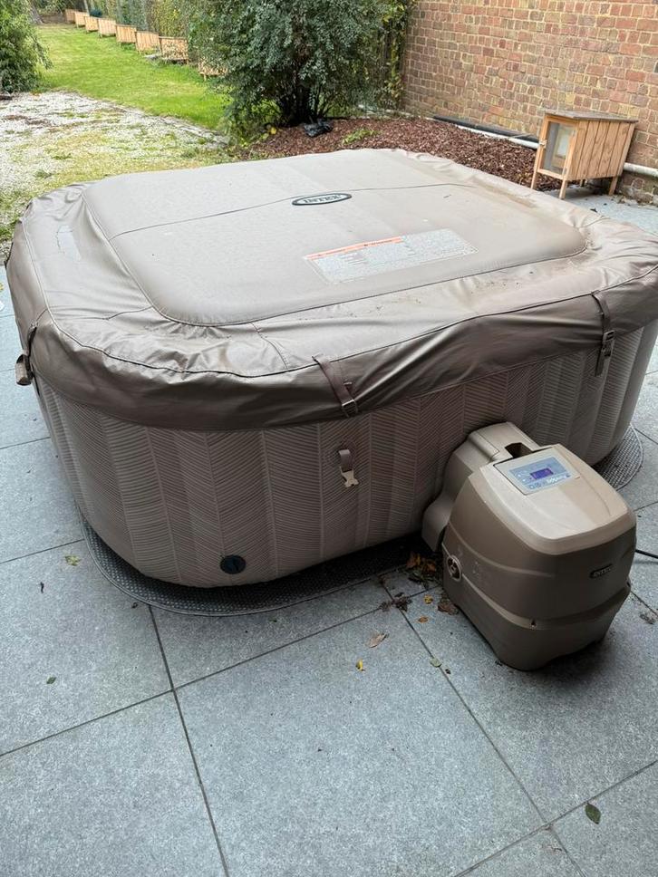 Intex jacuzzi, Tuin en Terras, Bubbelbaden en Hottubs, Zo goed als nieuw, Opblaasbaar, Afdekzeil, Grondzeil, Filter, Pomp, Ophalen