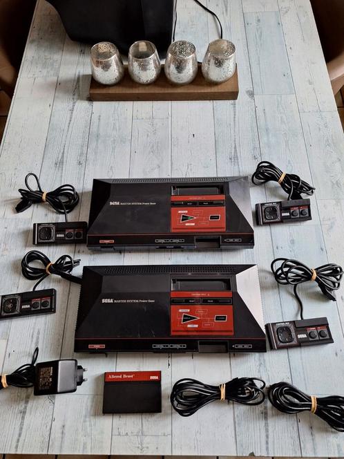 2 Sega Master System-consoles + 4 controllers + games!, Games en Spelcomputers, Games | Sega, Zo goed als nieuw, Master System