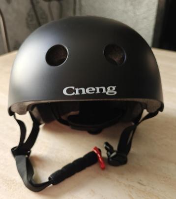 Casque trottinette adulte Taille L avec réglage beschikbaar voor biedingen