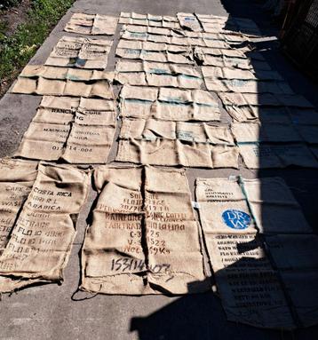 Zakken jutte koffiezakken decoratie  beschikbaar voor biedingen