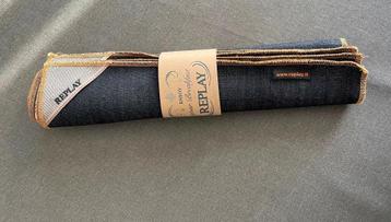 4 X Set de table REPLAY beschikbaar voor biedingen