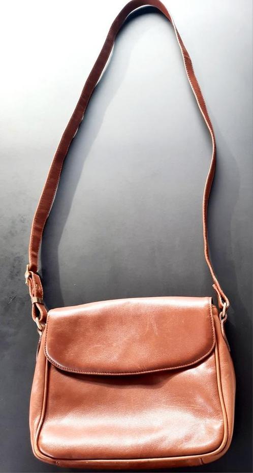 Vintage Giuliano Dorre dames schoudertas Italy flipbag, Handtassen en Accessoires, Tassen | Schoudertassen, Gebruikt, Bruin, Leer