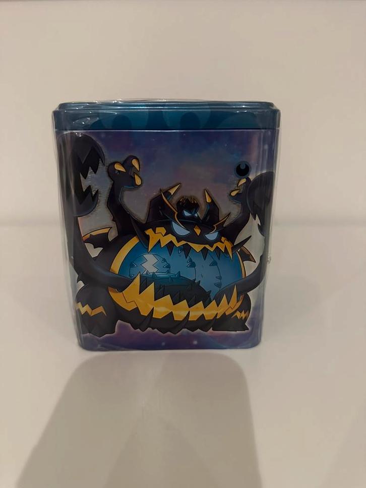 Tin cube tenebres 2022 FR, Hobby en Vrije tijd, Verzamelkaartspellen | Pokémon, Zo goed als nieuw, Boosterbox, Ophalen of Verzenden