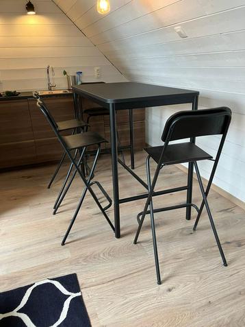 Hoge tafel met 4 stoelen - nieuw - nooit gebruikt 