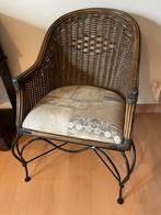 Mooie bijzetstoel in riet en metalen pootjes., Antiek en Kunst, Ophalen