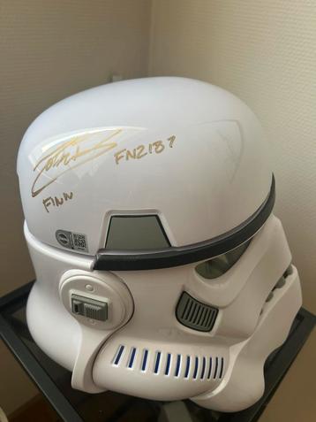 Star Wars Stormtrooper signé par John Boyega +certificat beschikbaar voor biedingen