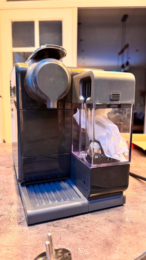 Nespresso Lattissima one grijs, Electroménager, Cafetières, Utilisé, Dosettes et capsules de café, Combiné, 1 tasse, Réservoir d'eau amovible