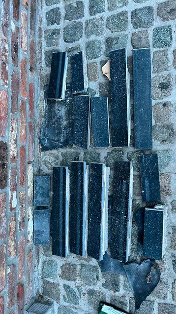 Blauwe steen plinten beschikbaar voor biedingen