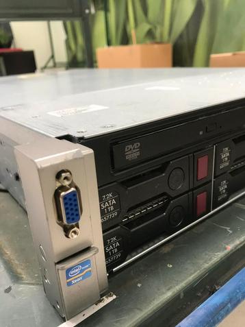 Serveur avec 4 disque dur 1To beschikbaar voor biedingen