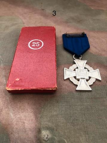 WW2 Truedienst Ehrenzeichen (3) beschikbaar voor biedingen