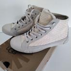 UGG SCHOENEN, Beige, Ophalen of Verzenden, Zo goed als nieuw, Sneakers