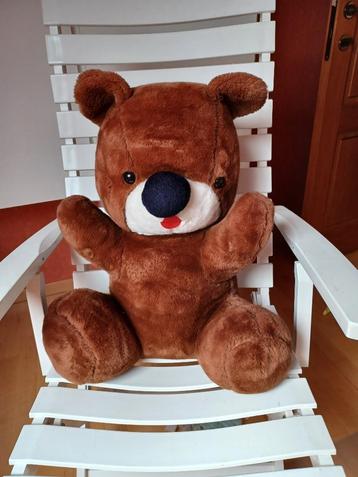 bruine teddybeer beschikbaar voor biedingen