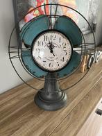 Horloge décorative en forme de ventilateur., Utilisé, Horloge sur pied