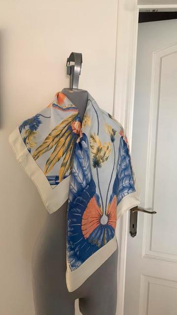 Splinternieuwe zomerse zijden Hermes sjaal 90 x 90 in doos beschikbaar voor biedingen