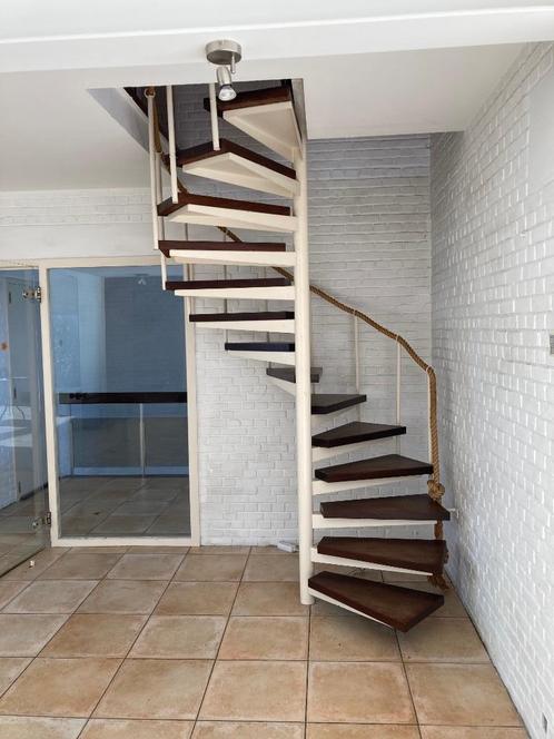 Draaitrap - perfecte staat - vintage look - prijs o.t.k., Huis en Inrichting, Overige Huis en Inrichting, Zo goed als nieuw, Ophalen