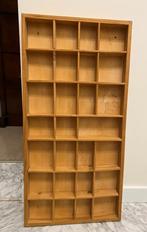 Houten kastje dat aan de muur kan worden gehangen, Doe-het-zelf en Bouw, 50 tot 75 cm, Ophalen of Verzenden, Zo goed als nieuw