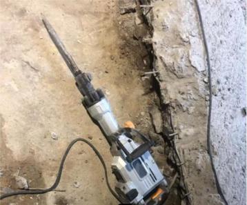 sterke breekhamer voor zware sloopwerken. beschikbaar voor biedingen