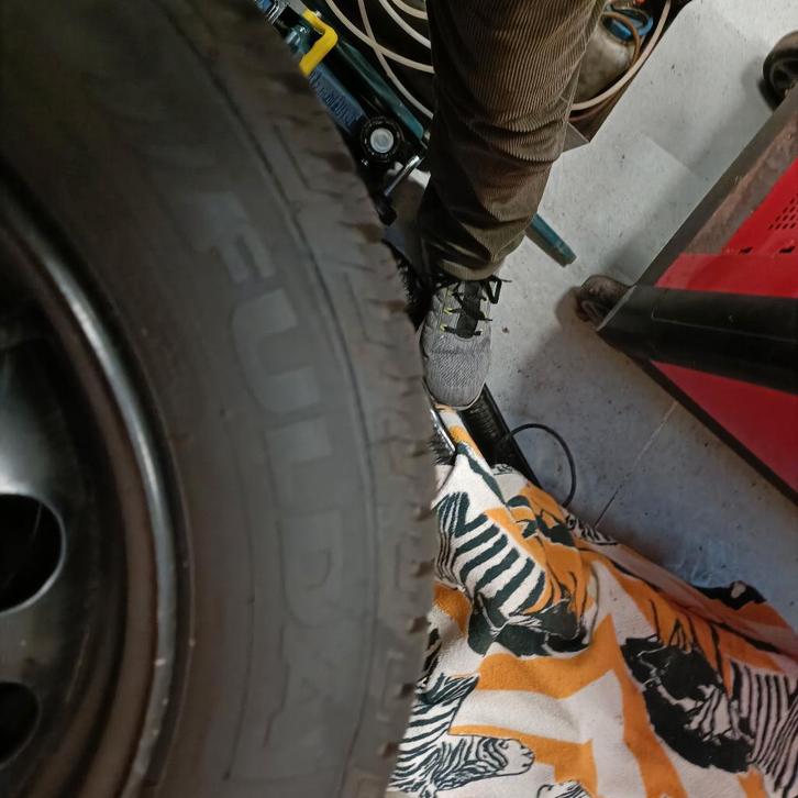 winterbanden op velg voor peugeot partner,berlingo, Auto-onderdelen, Banden en Velgen, Banden en Velgen, Winterbanden, 16 inch