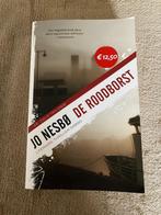 Boek : De roodborst. Jo Nesbo, 2012, 477 blz zo goed als nie, Boeken, Ophalen of Verzenden, Zo goed als nieuw, Jo Nesbø