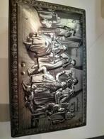 Ijzer doos in relief, Verzamelen, Ophalen, Zo goed als nieuw, Overige