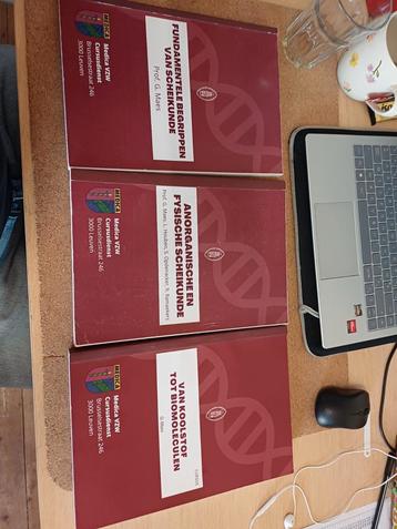 Algemene en biologische scheikunde boeken  beschikbaar voor biedingen