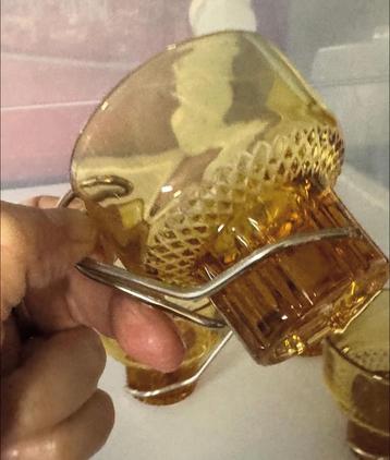 Amberkleurige vintage theeglaasjes/espressoglaasjes beschikbaar voor biedingen