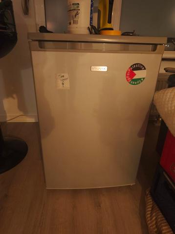 Koelkast middenmaat.  beschikbaar voor biedingen