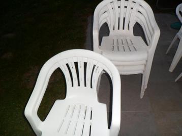 Tuinstoelen wit 4 stuks + 2 suks, kleur wit, PVC, heel goed beschikbaar voor biedingen