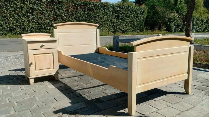 Eenpersoonsbed met spiraalbodem Auping en nachtkastje, Huis en Inrichting, Slaapkamer | Bedden, Gebruikt, 90 cm, Ophalen