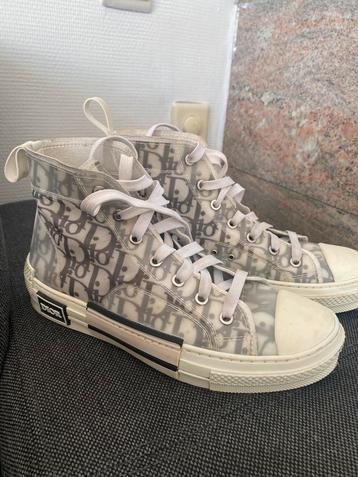 Dior schoenen beschikbaar voor biedingen