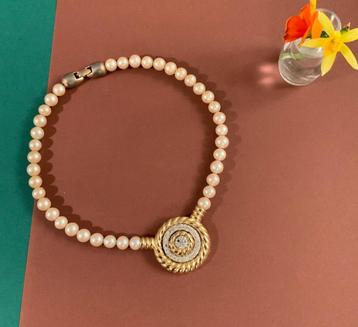collier médaillon et perles  40cm
