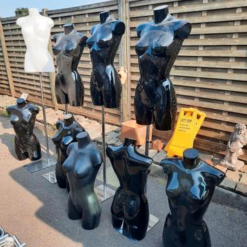 Des mannequins, depuis la vitrine. Avec et sans support., Enlèvement, Comme neuf
