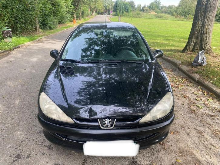 Peugeot 206 1100cc essence MOD 2004 noir ctok, Autos, Peugeot, Entreprise, ABS, Airbags, Alarme, Bluetooth, Ordinateur de bord