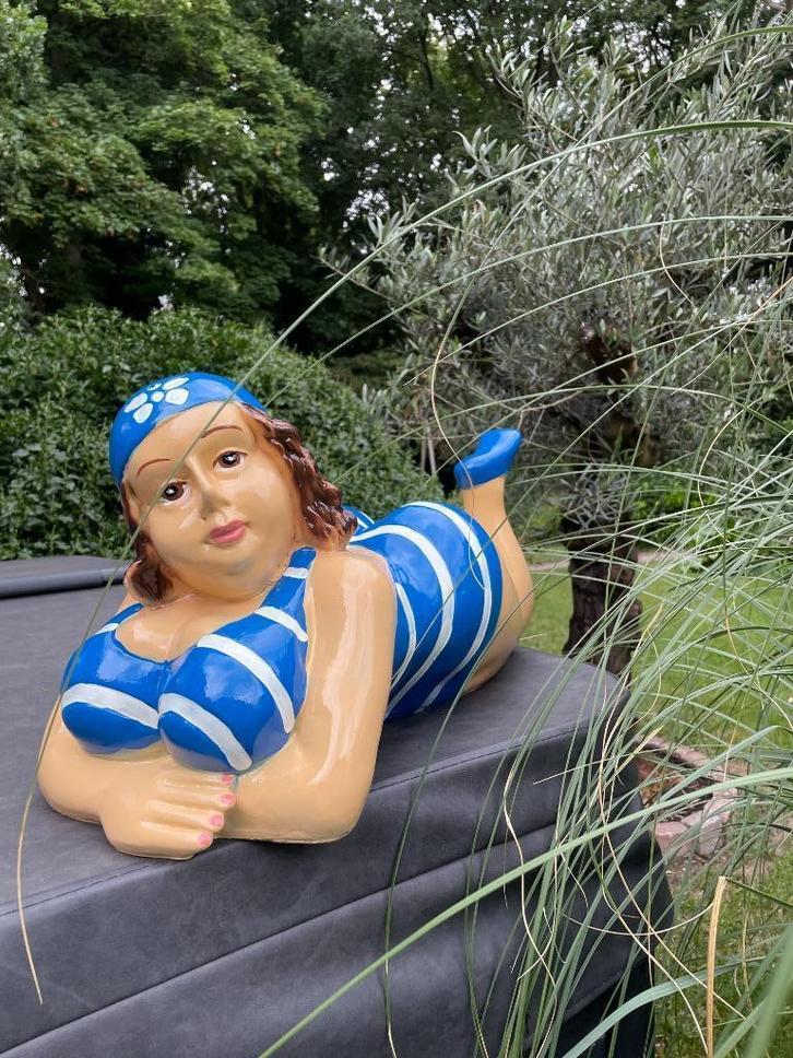 Beeld Liggende dame jacuzzi tuin zwembad vijver 80cm, Tuin en Terras, Tuinbeelden, Nieuw, Mensenbeeld, Kunststof, Ophalen