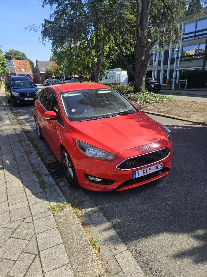 Ford focus 1.0 ecoboost automaat, Autos, Ford, Particulier, Focus, Essence, Euro 5, 5 portes, Automatique, Rouge, Noir, Tissu