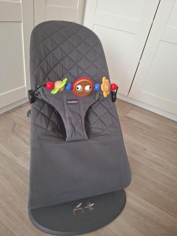 Wipstoel BabyBjörn Bliss inclusief hoes en speelboog beschikbaar voor biedingen