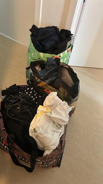3 zakken kinderkleding  beschikbaar voor biedingen