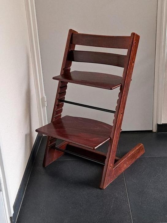 Stokke Tripp Trapp kinderstoel NIEUW MODEL walnut, Kinderen en Baby's, Kinderstoelen, Zo goed als nieuw, Meegroeistoel, Aanschuifbaar