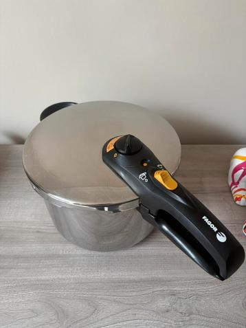 Snelkookpan beschikbaar voor biedingen