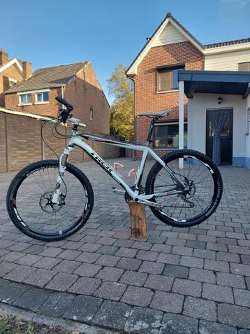 MTB TREK 8series disponible aux enchères